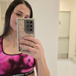 Maju Mantilla Instagram - Menos excusas 🤨,
más disciplina, más ganas.
Cuando entrenas el cuerpo se fortalece,
la mente se calma.
¿Y cómo te sientes tú?
#sábado #motivación #buenaenergia