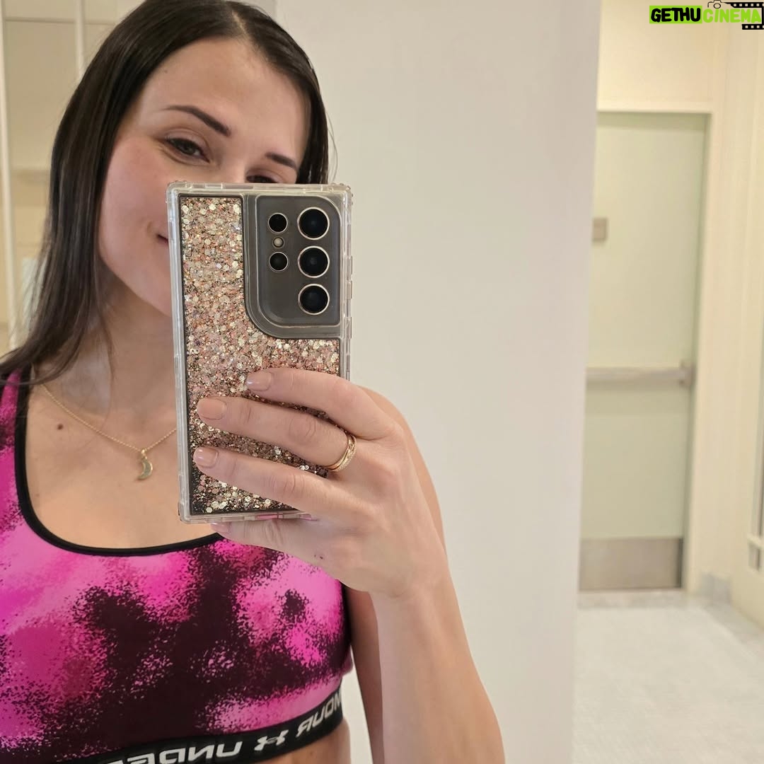 Maju Mantilla - 31.2K Likes - Menos excusas 🤨,
más disciplina, más ganas.
Cuando entrenas el cuerpo se fortalece,
la mente se calma.
¿Y cómo te sientes tú?

#sábado #motivación #buenaenergia