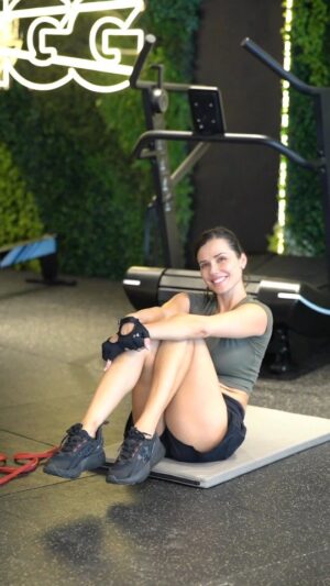 Maju Mantilla Instagram - Al terminar mi entrenamiento💪,
infaltable mis 10 minutos de
estiramiento para mejorar
mi flexibilidad y
evitar la tensión muscular ✨️.
Vamos por más 🫶