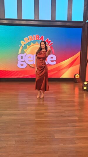 Maju Mantilla Instagram - A mí que me encantan los colores intensos,
esos que respiran energía, el ladrillo no es
un color que suela usar, pero lo vi en este vestido y me encantó🤎.
Un vestido sencillo donde no hace falta más
💯
🫶.