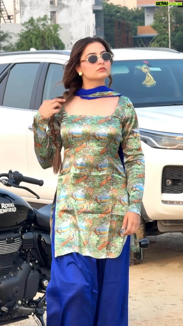 Malika Kaliraman - 142K Likes - Husna ki Rani 🦋 @sadabahhar 

Wearing @sadabahhar 🦚