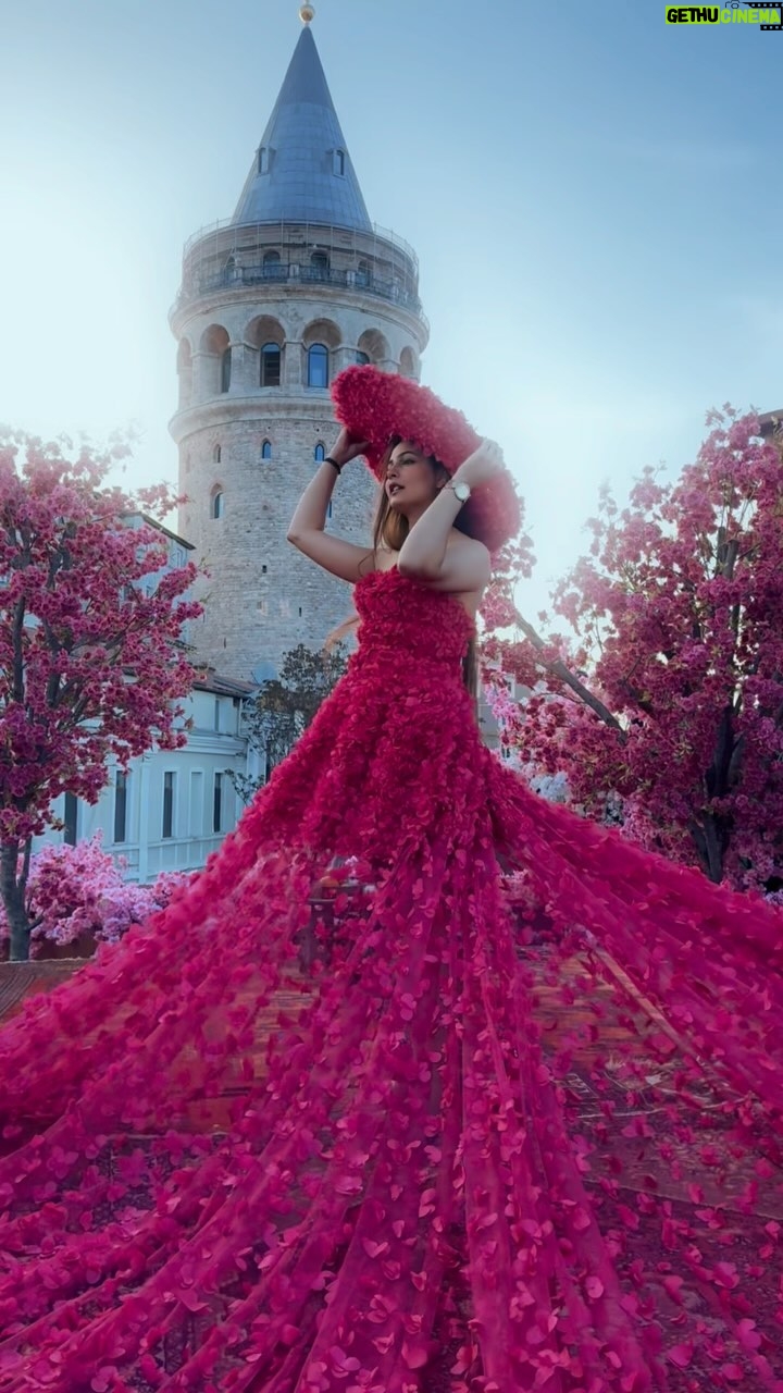 Malika Kaliraman - 109.1K Likes - In love with this place 🌷……
Thankyou @simurg.photography for this beautiful experience 📸👗