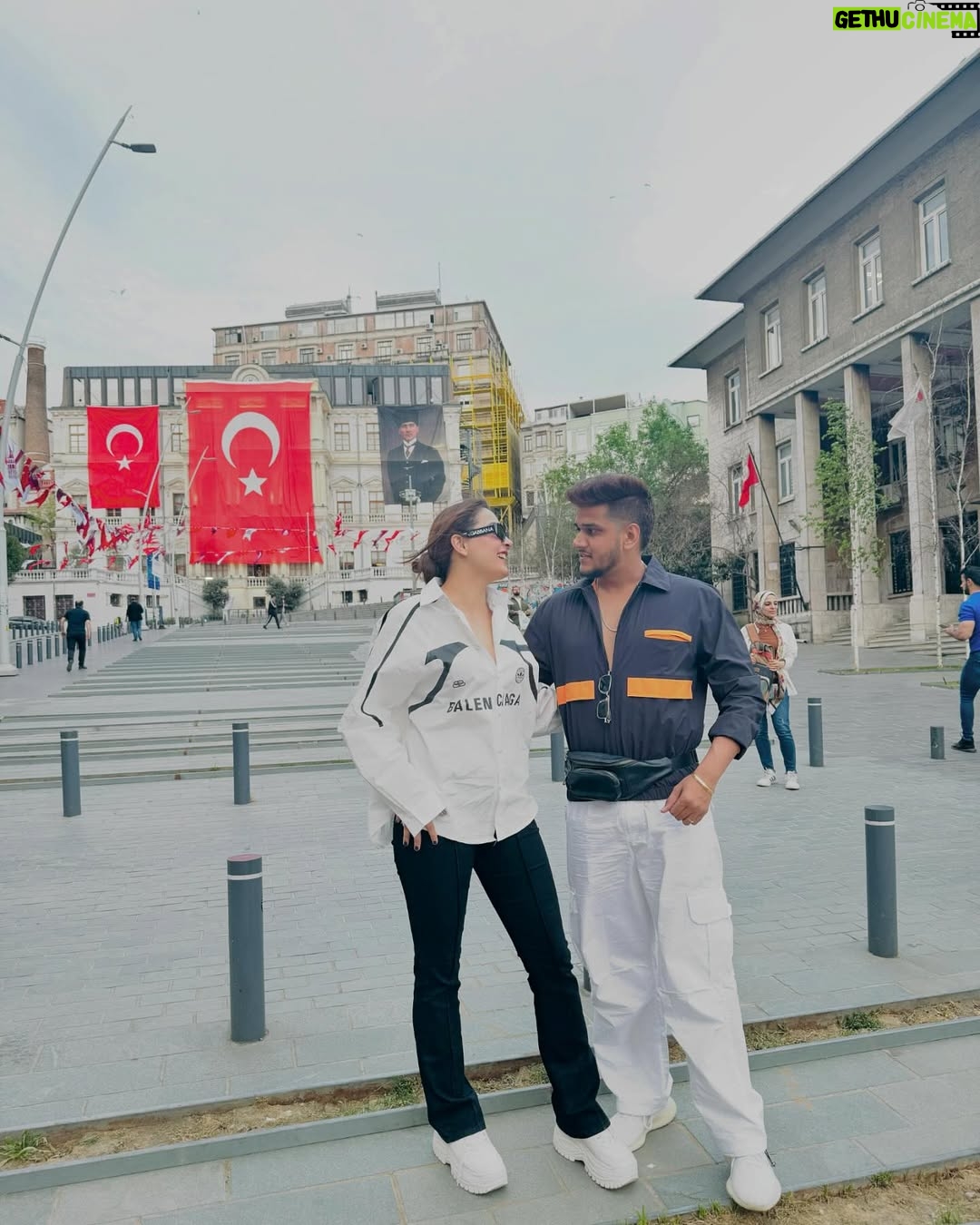 Malika Kaliraman - 69.9K Likes - You 💕Turkish chai 😍Cheesecake 😋