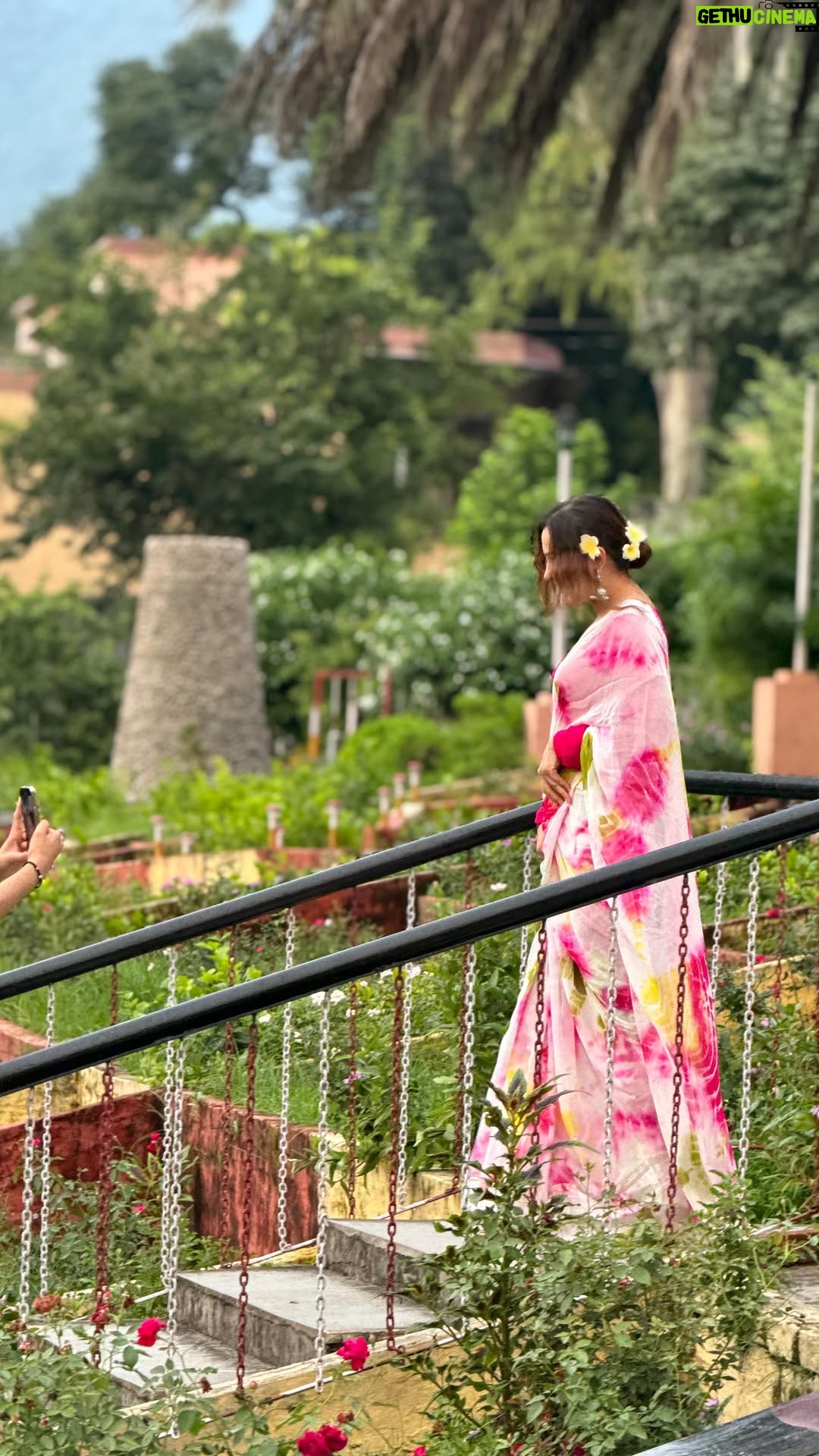 Malika Kaliraman - 88.9K Likes - Pink Saree 🥺💕🎀
Wearing @neelam.boutiquee 💕
