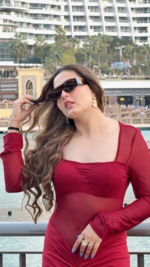 Malika Kaliraman Instagram - Sabte suthri 🇦🇪✔️