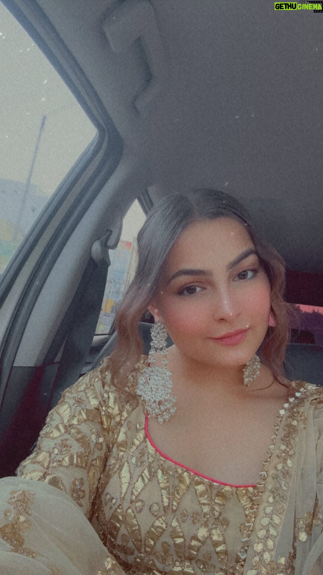 Malika Kaliraman - 71.7K Likes - Kargi ghayal ❤️‍🔥🌙✨

Wearing @koshbyseemachadha