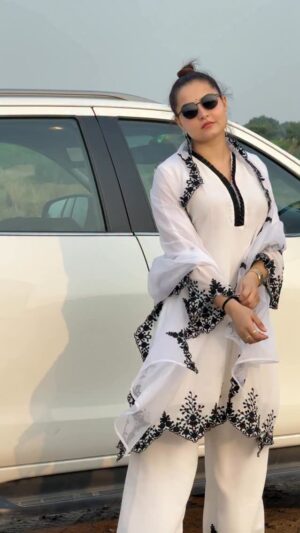 Malika Kaliraman Instagram - Wearing @labeladitiarora 🖤
