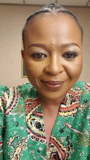 Manaka Ranaka Instagram - @zodwalibram laaaaaaaaaleeeeela👂🏽 Skhokhorinko angijimi 🏋🏿♂️ and angikusabi 💪🏾 shem!!! I'm challenging YOU kwi #InfinityBoxing 🥊🥊🥊
Ps: Ngaku trapa la, ngiyohamba nale bobodlwani lakho elidla amaRiceCrispies!
#Drops🎤