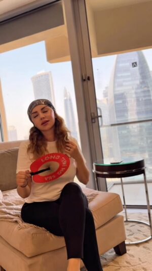 Manel Amara Instagram - تعرف إلي تنظيف المكيّف يساعد على تنقية الهواء الذي نتنفسه ويقلل من استهلاك الطاقة والكهرباء.؟ هذاك علاش
إتّصلت ب @justlifeuae وزدت دللت روحي وطلبت Blowdry فالدّار 🌸❤️🦋
إستعمل كود : MANEL للاستمتاع بتخفيض 30 aed على كل الخدمات🤩