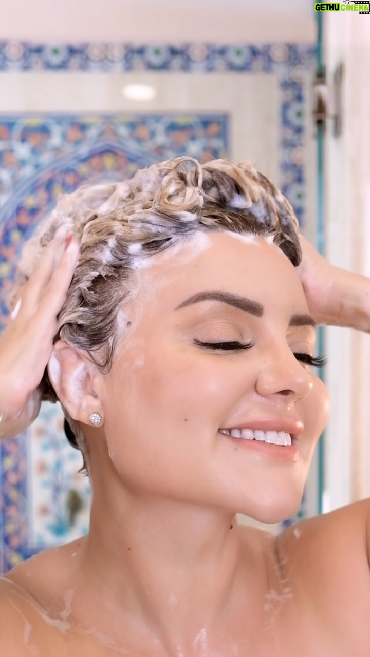 Manel Amara - 48.7K Likes - Zéro #silicone zéro #paraben 
مع @cfresh_tunisie 
شعري مزيان✅

🎁🎁🎁 أحسن فديو تغني فيها غناية Cfresh 
باش تربح عام produits Cfresh بلاش 🎁🎁🎁🎁🎁

📸 @hayyavirals 
Special thanks to @najla_violette