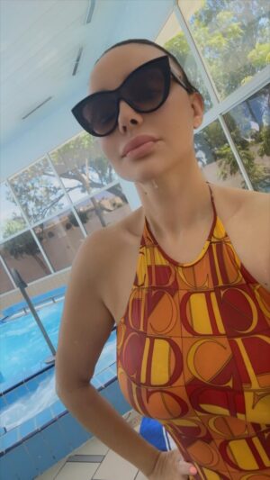 Manel Amara Instagram - Envie de vous déconnecter , envie de vous resourcer, 🤍🤍🌊🌊 #thalasso @elmouradigammarth ⭐️⭐️⭐️⭐️⭐️
Un pur plaisir ⭐️
@el_mouradi_hotels