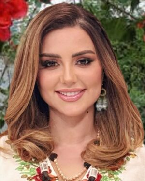 Manel Amara Instagram - حوتة تمشي وحوتة تجي 🐠habillée by @hwita_design
Mise en beauté by @ahlem_and_doora_glam 💋
Look @jawekbehytv ✅
