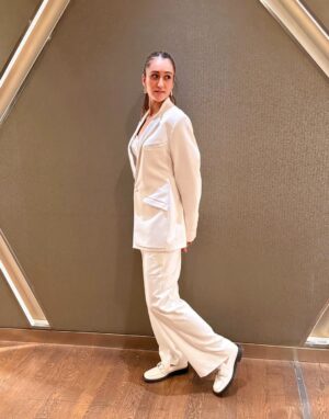 Manika Batra Instagram - She doesnāt chase spotlight. She is the light. āØāØ
.
.
.
Styled by -
@styling_by_mansi
Dressman- @umeshkumar8879
Outfit courtesy- @rohitgandhirahulkhanna
Earings- @kickyandperky