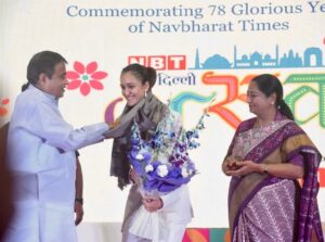 Manika Batra Instagram - Truly honoured to be felicitated by Navbharat Times in the presence of Honāble Shri Nitin Gadkari ji, Honāble CM Smt. Rekha Gupta ji, and other esteemed dignitaries. This recognition belongs to every young athlete chasing a dream. Proud to be part of Indiaās sporting journey. Jai Hind ššš»š®š³