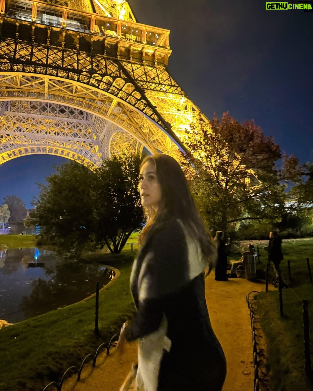 Manika Batra - 77.2K Likes - A piece of my heart will always belong to you, Paris. Here’s to endless magic in 2025. ✨🖤 Happy new year 🤗