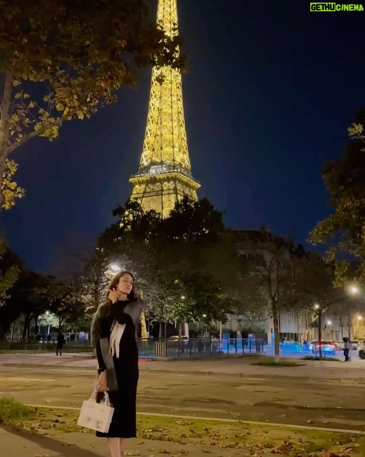 Manika Batra - 77.2K Likes - A piece of my heart will always belong to you, Paris. Here’s to endless magic in 2025. ✨🖤 Happy new year 🤗