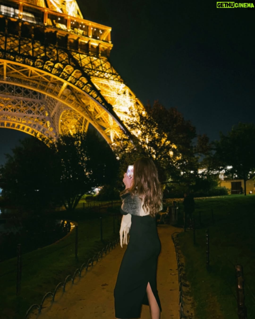 Manika Batra - 77.2K Likes - A piece of my heart will always belong to you, Paris. Here’s to endless magic in 2025. ✨🖤 Happy new year 🤗
