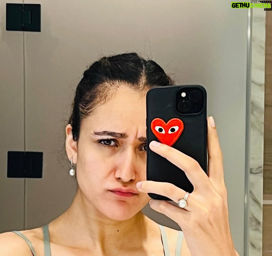 Manika Batra - 61K Likes - Mirror said “you cute,” so here we are 💁🏻‍♀️💕