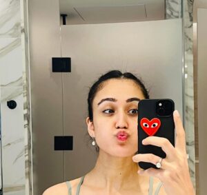 Manika Batra Instagram - Mirror said āyou cute,ā so here we are šš»āāļøš