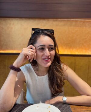 Manika Batra Instagram - Yo bro who got you smiling like that ?
Me - Poha šš»āāļøš¤¤