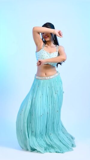 Manisha Sati Instagram - This song lives in my heart rent free🫣🫣

#dance #bollywoodsongs #reels #trending #manishasati
