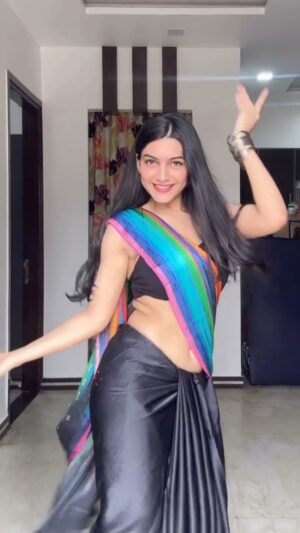 Manisha Sati Instagram - Shaky shaky 💃

#dance #reels #manishasati #shakyshaky