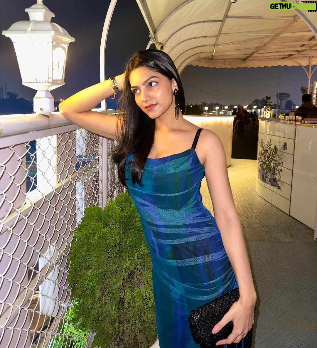 Manisha Sati - 25K Likes - Stop & Stare 💙

#manishasati