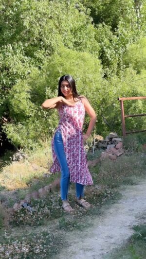 Manisha Sati Instagram - Pahad aur pahadi gaana ⛰️❤️

#reels #dance #manishasati #trendingreels #explore