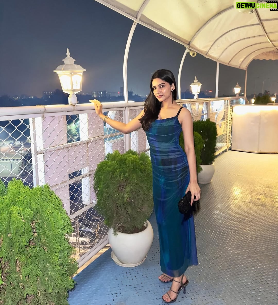 Manisha Sati - 25K Likes - Stop & Stare 💙

#manishasati