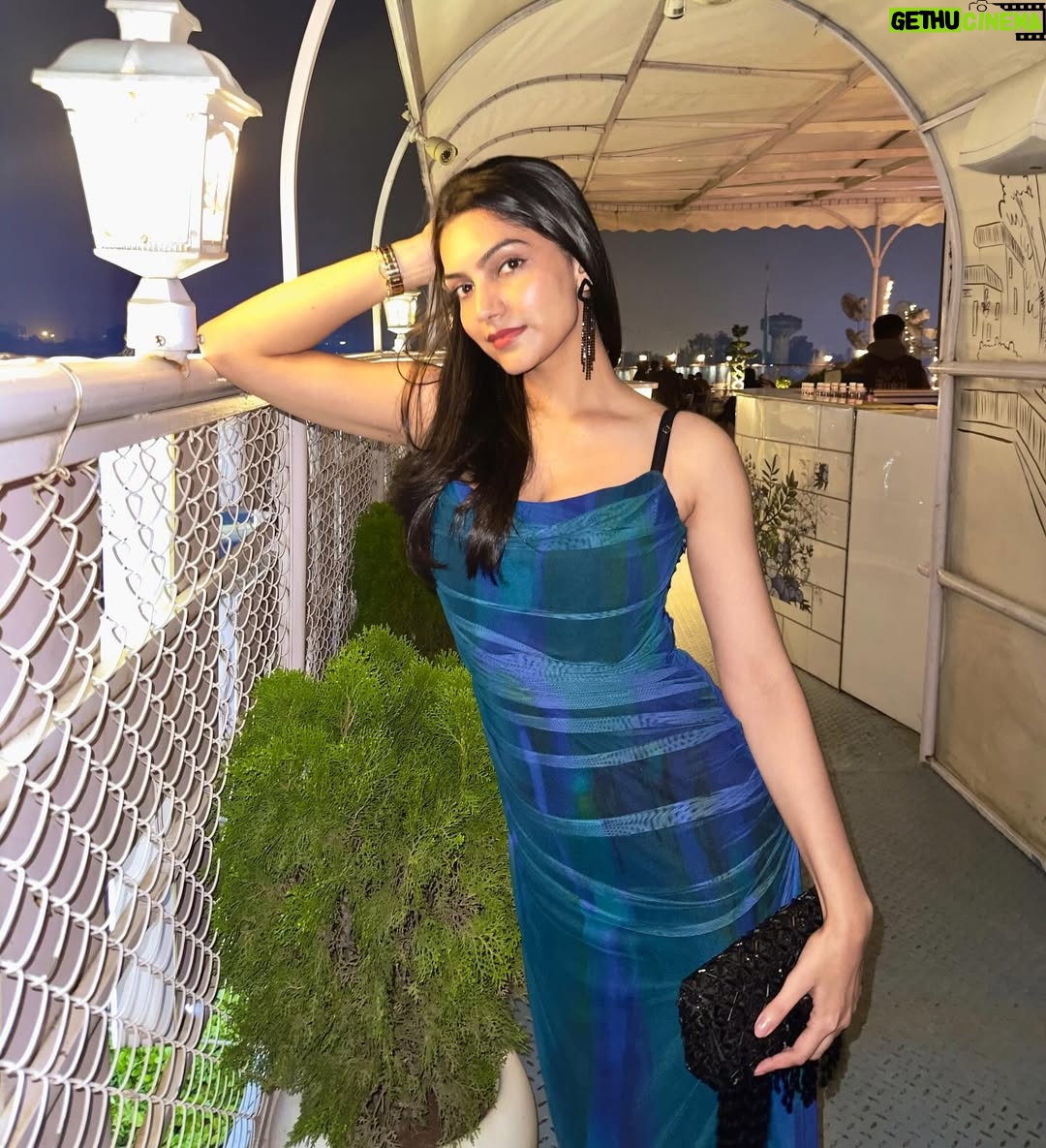 Manisha Sati - 25K Likes - Stop & Stare 💙

#manishasati