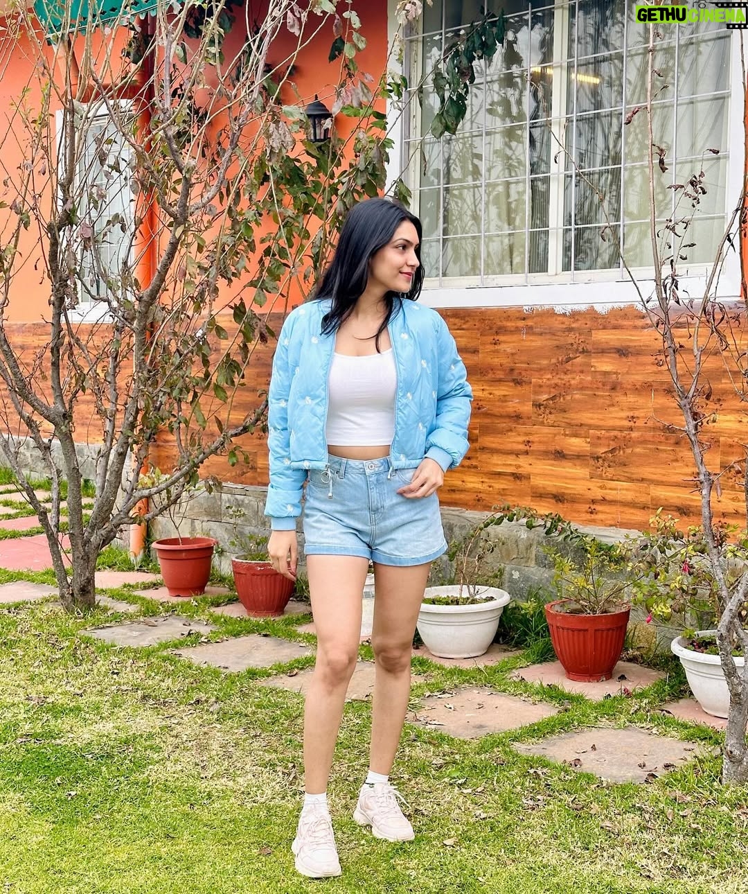 Manisha Sati - 18.9K Likes - “Sunshine and smiles, that’s my recipe for a happy day ☀️🌻

#manishasati