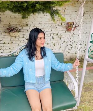 Manisha Sati Instagram - “Sunshine and smiles, that’s my recipe for a happy day ☀️🌻

#manishasati