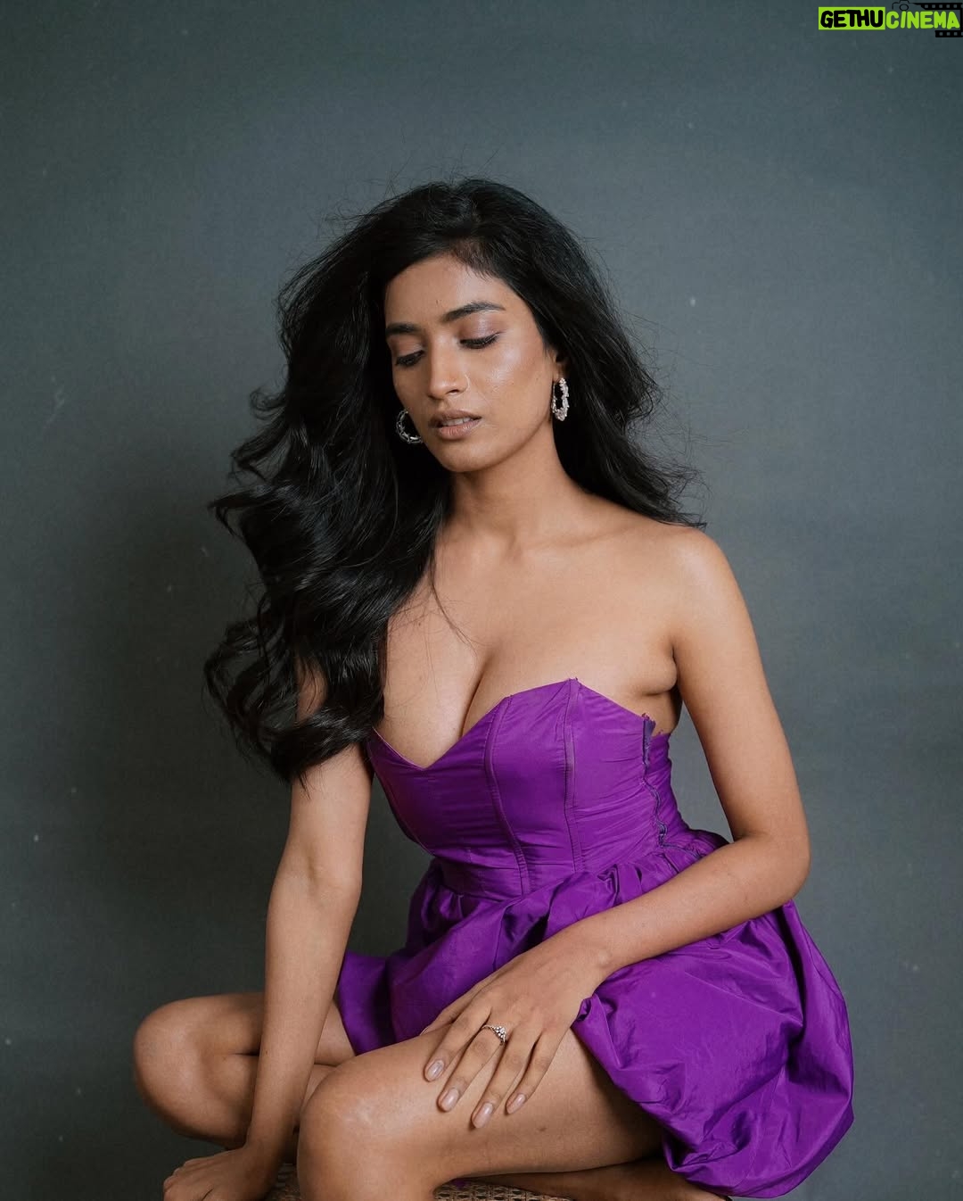 Manya Singh - 4.5K Likes - Hosanna 💜

Say it to yourself 
You’re gorgeous and beautiful and you deserve everything you wish for! 
Because you’re worth it