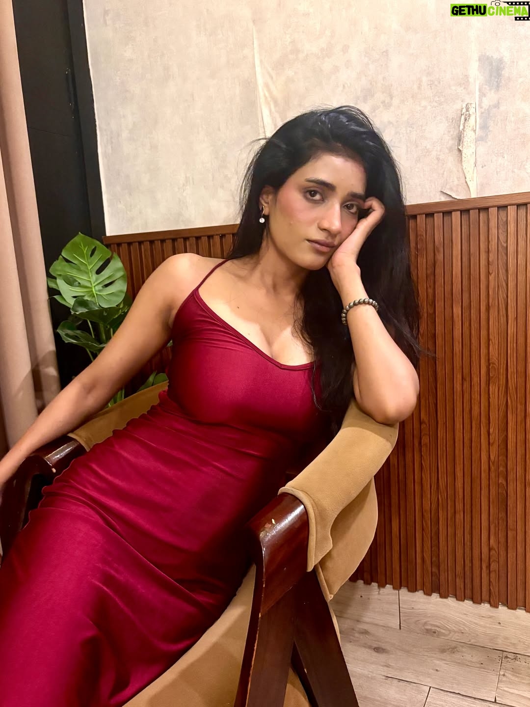 Manya Singh - 8K Likes - खुदको इतना भी मत बचाया कर 
बारिशें हो तो भीग जाया कर!💕