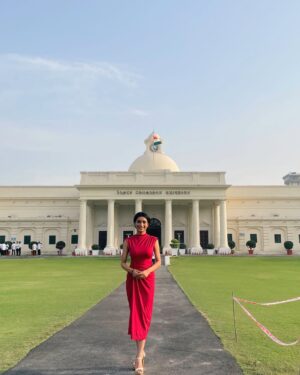 Manya Singh Instagram - Just another simple day for another Tedtalk
“Stay the course” 🪷
People have often asked me why you always choose to go for Ted talk in IITs and IIMs only and I always say it’s not what I choose it’s always they have choosen me to be the part of their journey
And during this journey I get to meet a lot of students who have believed and worked hard for their dreams consistently on their own yet very simple people
I meet a lot of students who have come from lower middle class family and scored more than 99 percentile without any excuse bcz those kids knew If something can make change in their life
That will be clearly education💯
So here we go signing off!