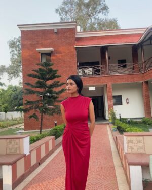Manya Singh Instagram - Just another simple day for another Tedtalk
“Stay the course” 🪷
People have often asked me why you always choose to go for Ted talk in IITs and IIMs only and I always say it’s not what I choose it’s always they have choosen me to be the part of their journey
And during this journey I get to meet a lot of students who have believed and worked hard for their dreams consistently on their own yet very simple people
I meet a lot of students who have come from lower middle class family and scored more than 99 percentile without any excuse bcz those kids knew If something can make change in their life
That will be clearly education💯
So here we go signing off!