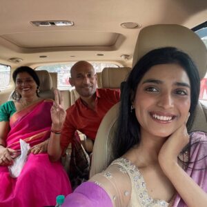 Manya Singh Instagram - मेरे ईश्वर को मेरे ईश्वर के दर्शन कराने का अवसर प्राप्त हुआ!❤️
.