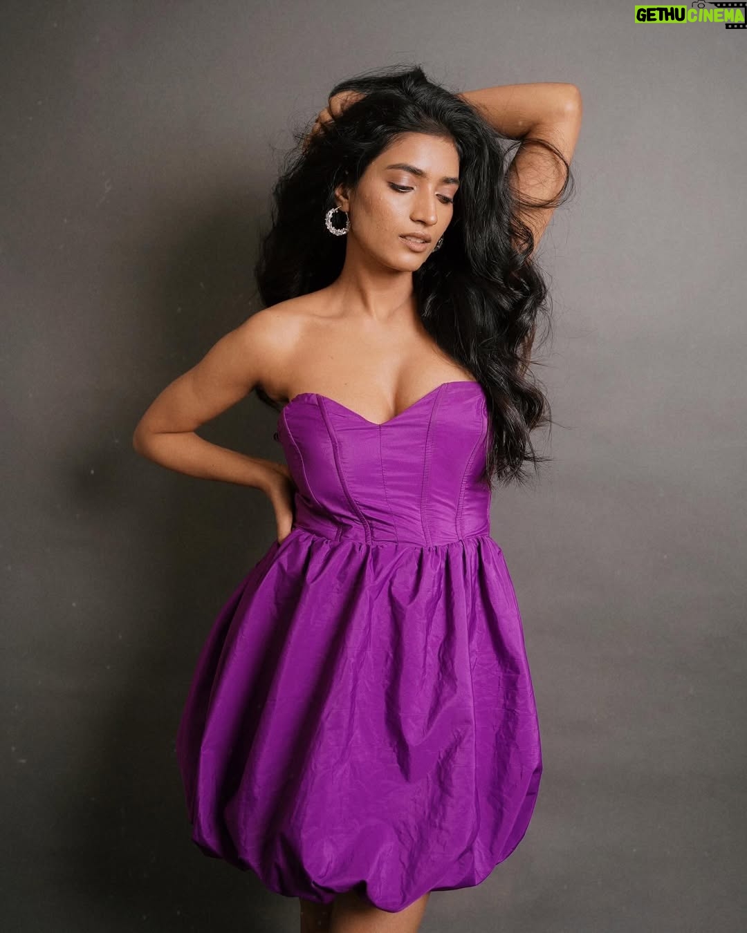 Manya Singh - 4.5K Likes - Hosanna 💜

Say it to yourself 
You’re gorgeous and beautiful and you deserve everything you wish for! 
Because you’re worth it