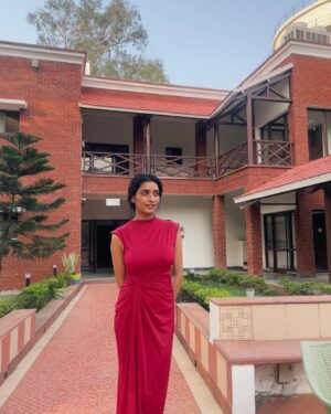 Manya Singh Instagram - Just another simple day for another Tedtalk
“Stay the course” 🪷
People have often asked me why you always choose to go for Ted talk in IITs and IIMs only and I always say it’s not what I choose it’s always they have choosen me to be the part of their journey
And during this journey I get to meet a lot of students who have believed and worked hard for their dreams consistently on their own yet very simple people
I meet a lot of students who have come from lower middle class family and scored more than 99 percentile without any excuse bcz those kids knew If something can make change in their life
That will be clearly education💯
So here we go signing off!