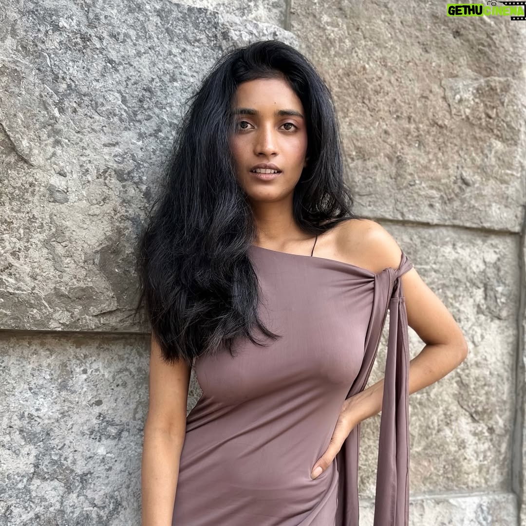 Manya Singh - 3.9K Likes - Je ne regretted rien 🩶