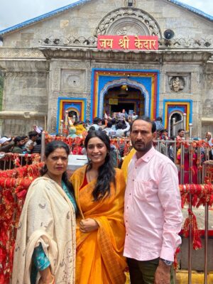 Manya Singh Instagram - From past few years I have been trying to keep my personal life private as much as I can
But I’d like to write about this pilgrimage that I have been wanting to come here for a long time and
Taking my parents who are in their 50s now is an emotionally testing in a way one cannot explain
Watching them gasp for breath and hold their knees and chest, take breaks at slippery path
That made me question baba why you’re so far?
And I got my answer when I walked back after the darshan
As I was coming back down the hill, I witnessed something different
When people saw few yatris on the verge on giving up
Then they take long breath and chant “Om Namath Shivaay”
And instantly few yatris chant back and pick themselves up to continue
Horses and villagers carry the yatris to fulfil their desire of worshipping
Thank you to the people who are doing selfless act of service and sacrifice and sense of duty by protecting each one of us
To @thenareshchauhan @kedarnathpolice to all the sweet people
This place is powerful because it stands witness to the act of such selfless service regardless of person’s wealth, beauty and power it’s one’s healthy body and strong mind and a heart that helps others
Kedarnath yatra challenged me and my will power, Tested my ability and proved to me that this life itself is a pilgrimage and we’re dead race if we’re not there for each other ❤️🙏