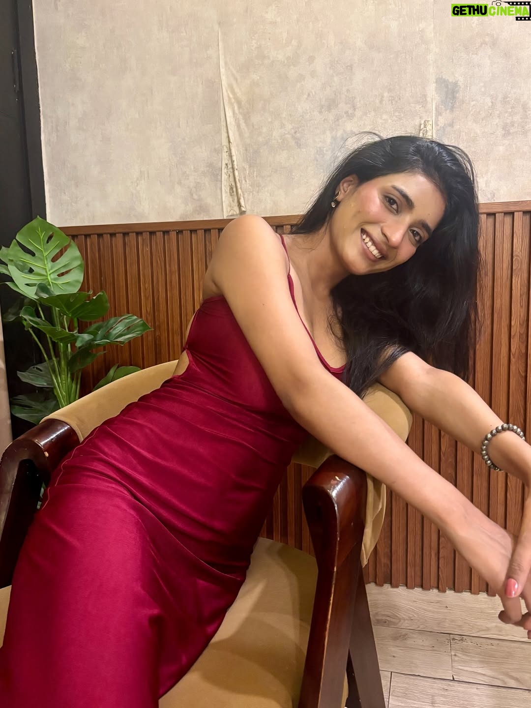 Manya Singh - 8K Likes - खुदको इतना भी मत बचाया कर 
बारिशें हो तो भीग जाया कर!💕