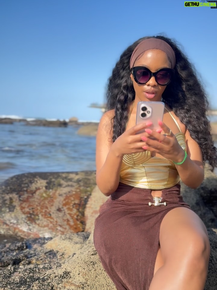 Mapaseka Koetle - 49.3K Likes - Escaped to the beach to recharge… just me, the ocean breeze, and my #honor400 catching all the light I needed ✨📸