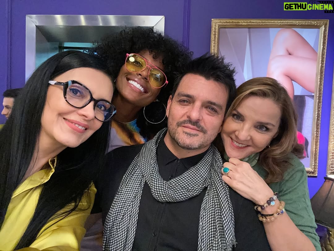 Marcela Posada - 3.9K Likes - ¡Levanten la mano quienes están disfrutando de estos nuevos episodios! #bettylafealahistoriacontinua @primevideolat @catulondono @canalrcn @finafranco @jorgeherrera_oficial  @lucesvel  @julioc_herrera_  @estefigomez11  @val_lagarejo  #Colombia #Mexico @actorjulian  #Mauriciocruz @anaorozcoof @albertoleonjaramillo