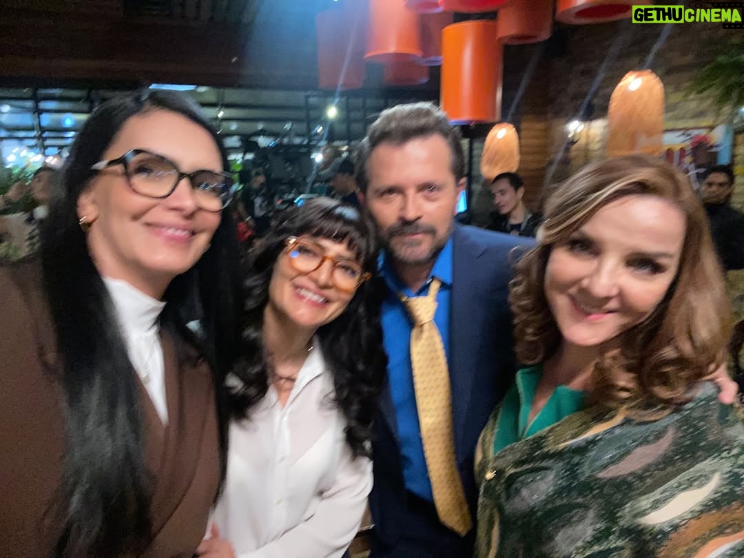 Marcela Posada - 3.9K Likes - ¡Levanten la mano quienes están disfrutando de estos nuevos episodios! #bettylafealahistoriacontinua @primevideolat @catulondono @canalrcn @finafranco @jorgeherrera_oficial  @lucesvel  @julioc_herrera_  @estefigomez11  @val_lagarejo  #Colombia #Mexico @actorjulian  #Mauriciocruz @anaorozcoof @albertoleonjaramillo