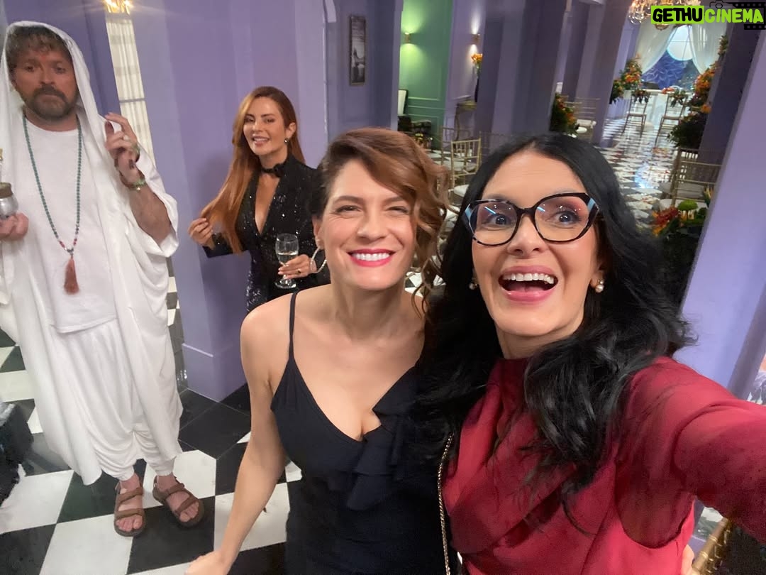 Marcela Posada - 3.9K Likes - ¡Levanten la mano quienes están disfrutando de estos nuevos episodios! #bettylafealahistoriacontinua @primevideolat @catulondono @canalrcn @finafranco @jorgeherrera_oficial  @lucesvel  @julioc_herrera_  @estefigomez11  @val_lagarejo  #Colombia #Mexico @actorjulian  #Mauriciocruz @anaorozcoof @albertoleonjaramillo