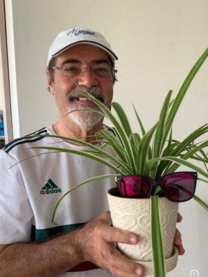 Margarita Magaña Instagram - “Feliz día a todos los papás. Este es el mío. Hoy puedo reconocer muchas cosas en él que son mías. Una de ellas es su sonrisa. Ante todo, siempre tiene una sonrisa y siempre acompañada de risa. Ese buen ánimo para ver las situaciones lo tengo, y te doy las gracias, papá. Así que felicidades a todos los papás en su día. ♥️✨✨✨✨✨”
#diadelpadre #felizdíadelpadre #felizdiapapa