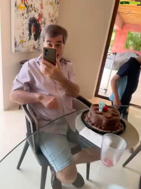 Margarita Magaña - 8.8K Likes - “Feliz día a todos los papás. Este es el mío. Hoy puedo reconocer muchas cosas en él que son mías. Una de ellas es su sonrisa. Ante todo, siempre tiene una sonrisa y siempre acompañada de risa. Ese buen ánimo para ver las situaciones lo tengo, y te doy las gracias, papá. Así que felicidades a todos los papás en su día. ♥️✨✨✨✨✨”

#diadelpadre #felizdíadelpadre #felizdiapapa