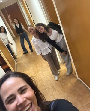Margarita Magaña Instagram - 🎭 Hoy en el Día del Actor* Celebrando de la mejor manera.. ¡trabajando, actuando y agradecida por hacer lo que más amo! 🙌✨
Feliz de formar parte de esta nueva novela, rodeada de grandes compañeros y disfrutando cada momento en el set. 📽️🎬.
@ana_tenan @zaidesilvia @luzmariajerez_ @silviacanoproduccion @jcbarreto11 @jesusochoamex @hermanasunamorcompartidoof @michpellicer
#DíaDelActor #ActuarEsMiPasión #NuevaNovela #Grabaciones #ActorLife