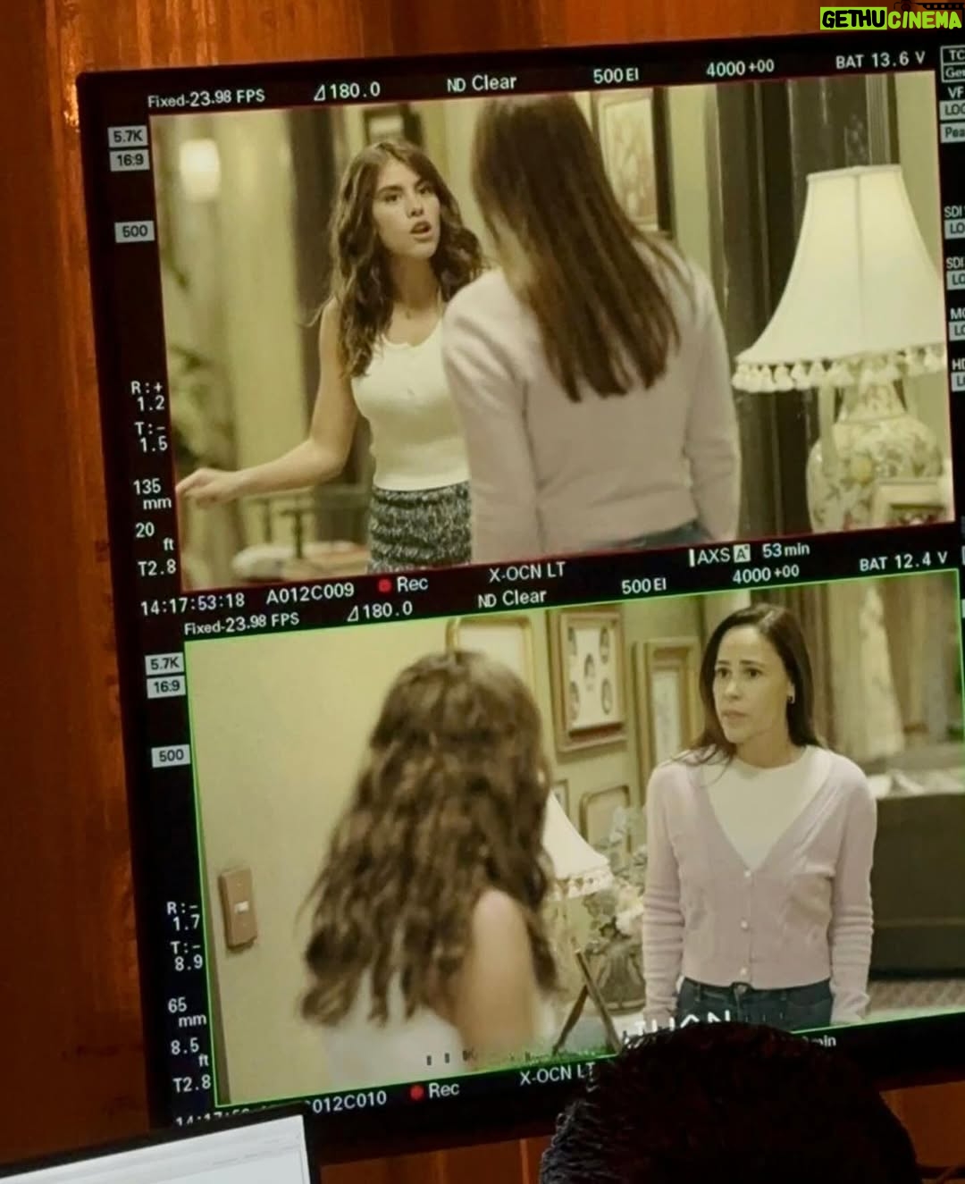 Margarita Magaña - 3.3K Likes - 🎭 Hoy en el Día del Actor* Celebrando de la mejor manera.. ¡trabajando, actuando y agradecida por hacer lo que más amo! 🙌✨ 
Feliz de formar parte de esta nueva novela, rodeada de grandes compañeros y disfrutando cada momento en el set. 📽️🎬.

@ana_tenan @zaidesilvia @luzmariajerez_ @silviacanoproduccion @jcbarreto11 @jesusochoamex @hermanasunamorcompartidoof @michpellicer 

#DíaDelActor #ActuarEsMiPasión #NuevaNovela #Grabaciones #ActorLife
